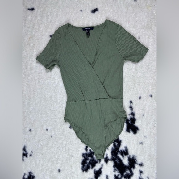 Forever 21 Women's Green V Neck Ribbed Bodysuit Size Medium - Picture 1 of 5